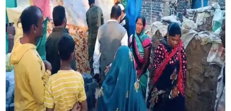 सक्ती में छात्रा ने जीभ काटकर मंदिर में चढ़ाया, परिजनों ने पुलिस को मंदिर में जाने रोका